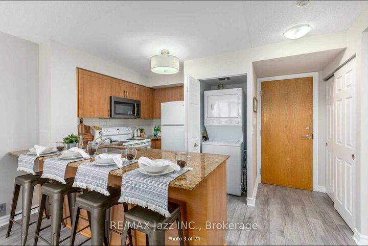 Property Photo:  340 Watson Street W 606  ON L1N 9G1 