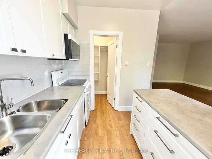 Property Photo:  10 Beechwood Place 105  ON N6C 1H7 