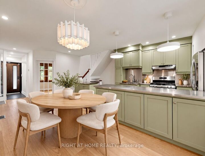 Property Photo:  813 Carlaw Avenue  ON M4K 3L1 