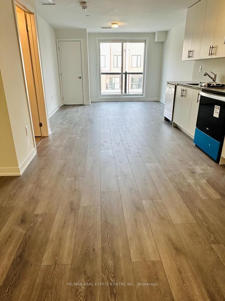 Property Photo: 410 3401 Ridgeway Drive ON L5L 0B9