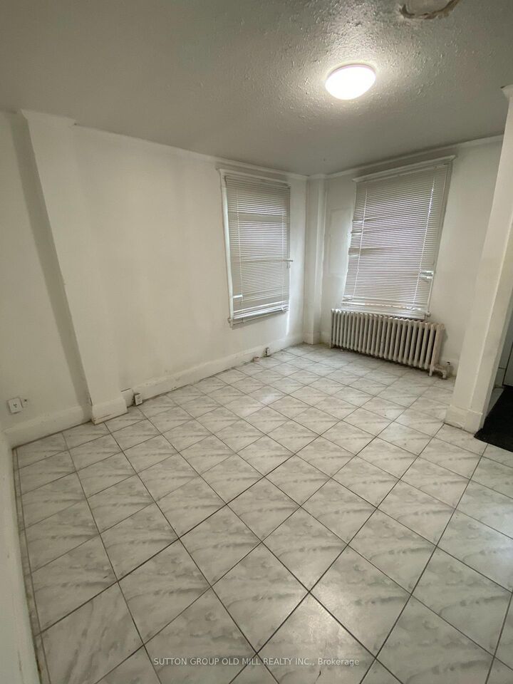 Property Photo:  46 Rockcliffe Boulevard Main Floor  ON M6N 4R5 