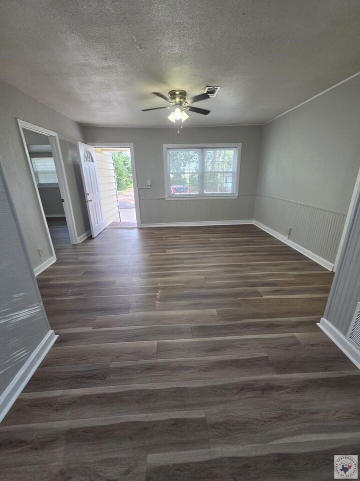 Property Photo: 912 Guam TX 75501