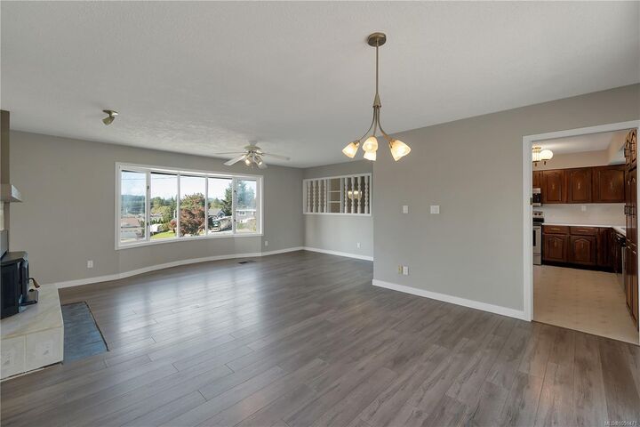 Property Photo:  531 Savary Cres  BC V9W 6V7 