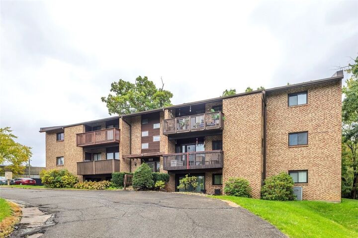 Property Photo:  1205 Dutilh Rd 7  PA 15042 