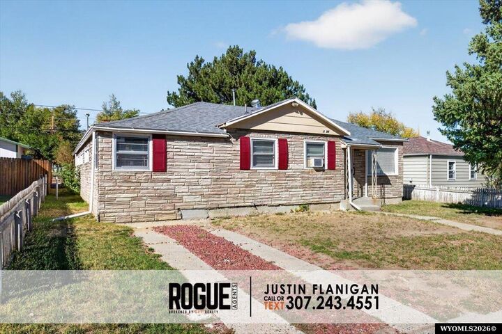 Property Photo:  2008 S Poplar  WY 82601 