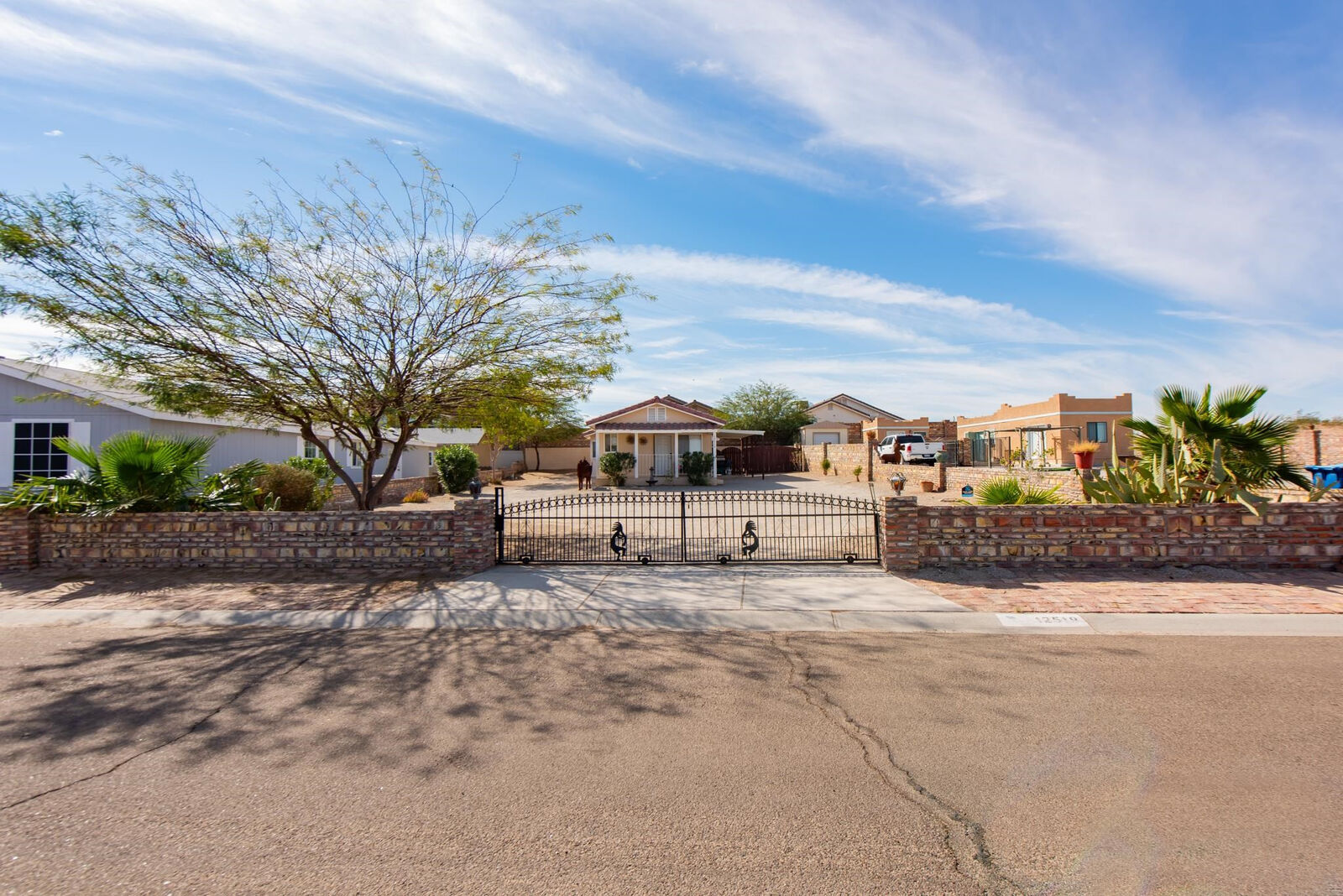 Property Photo: 12519 E 46th Street AZ 85367