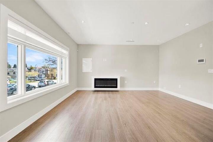 Property Photo:  3128 Kings Avenue  BC V5R 4T4 