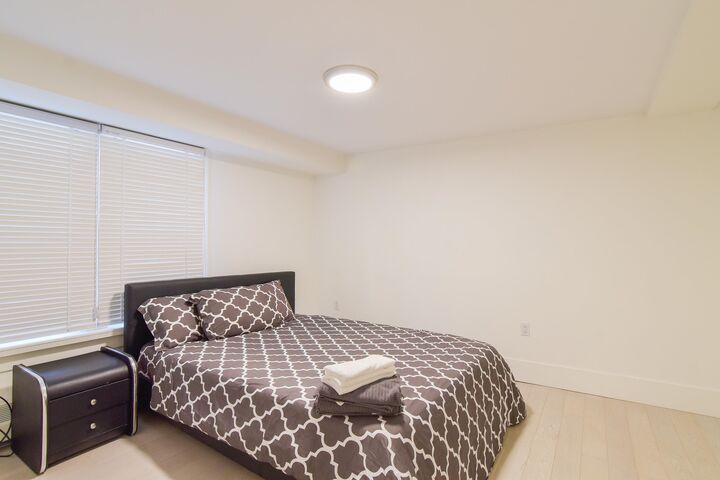 Property Photo:  1425 Haro Street 002  BC V6G 1G2 