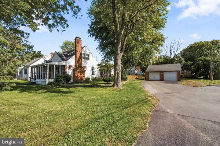 Property Photo: 827 Elkton Road DE 19711