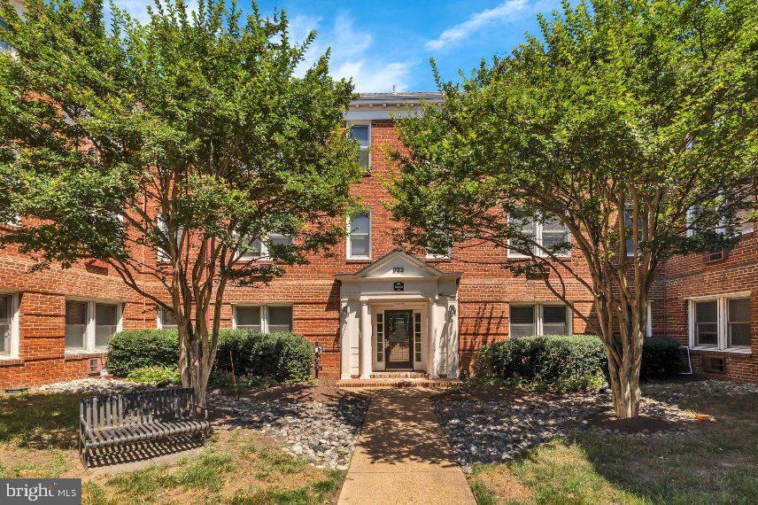 Property Photo: 922 S Washington Street 312 VA 22314