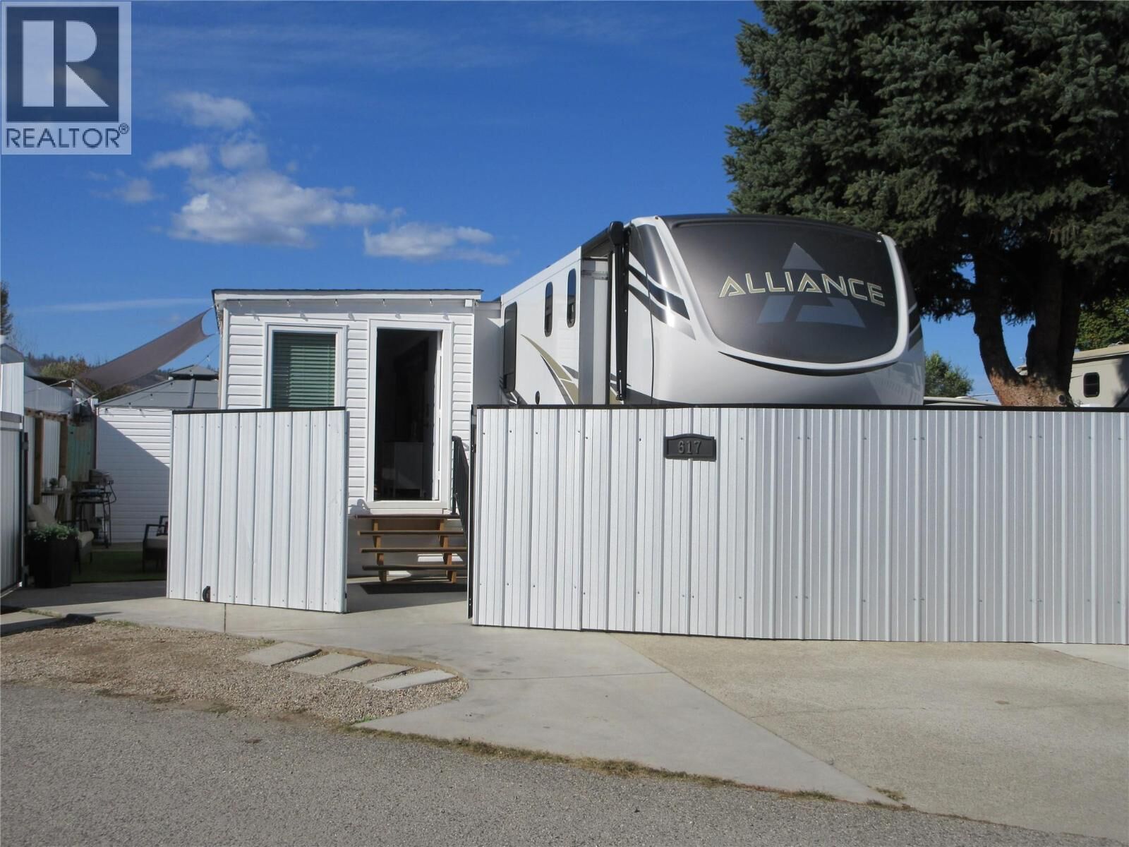 Property Photo:  415 Commonwealth Road 617  BC V4V 1P4 