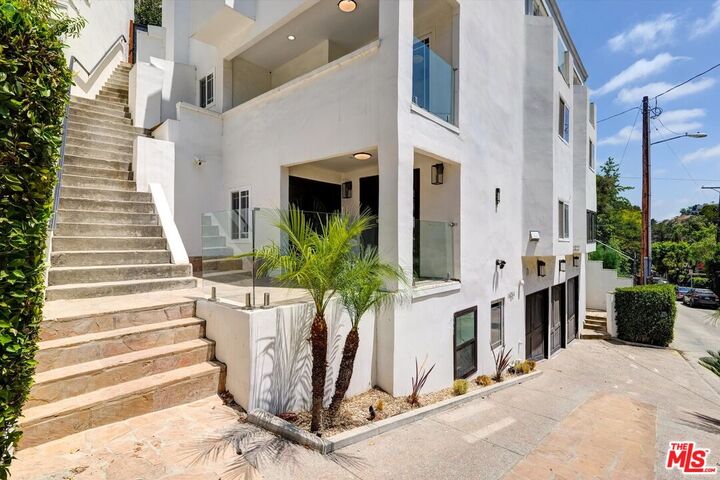 Property Photo:  1754 Franklin Canyon Dr  CA 90210 