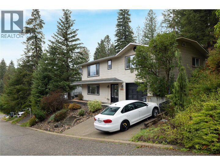 Property Photo:  3945 Highland Park Crescent  BC V0E 1B4 