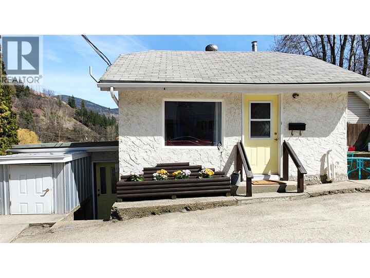 Property Photo:  521 Turner Street  BC V1R 2P6 