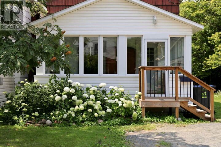 Property Photo:  317 Wilson St  ON P6B 2K7 