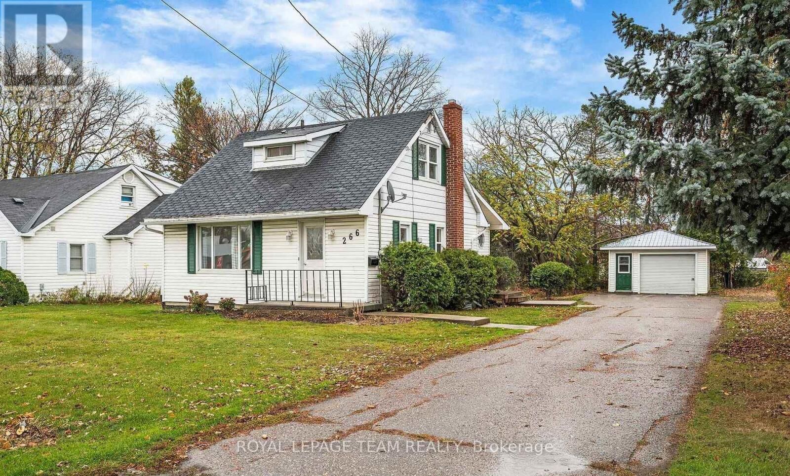Property Photo:  266 Daniel Street South  ON K7S 2M2 