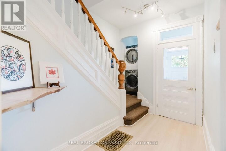 Property Photo:  33 Argyle Avenue  ON K2P 1B3 