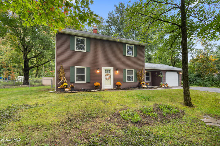 Property Photo:  5 Huntwood Drive  NY 12065 