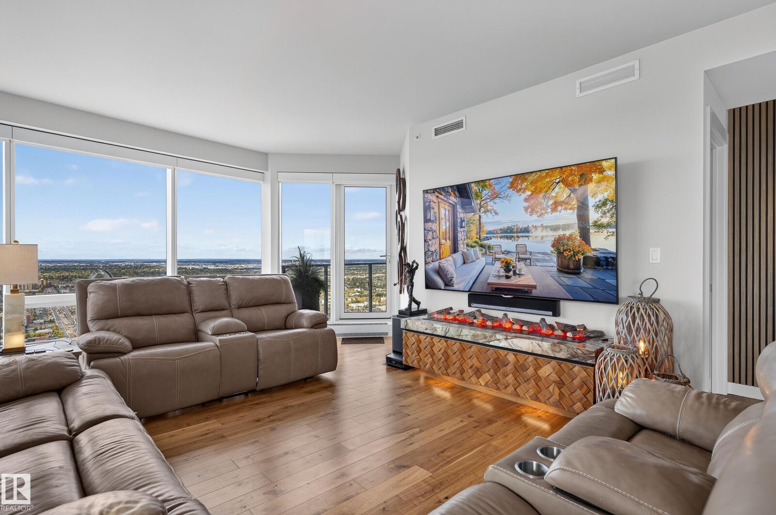 Property Photo:  10360 102 Street NW 4206  AB T5J 0K6 