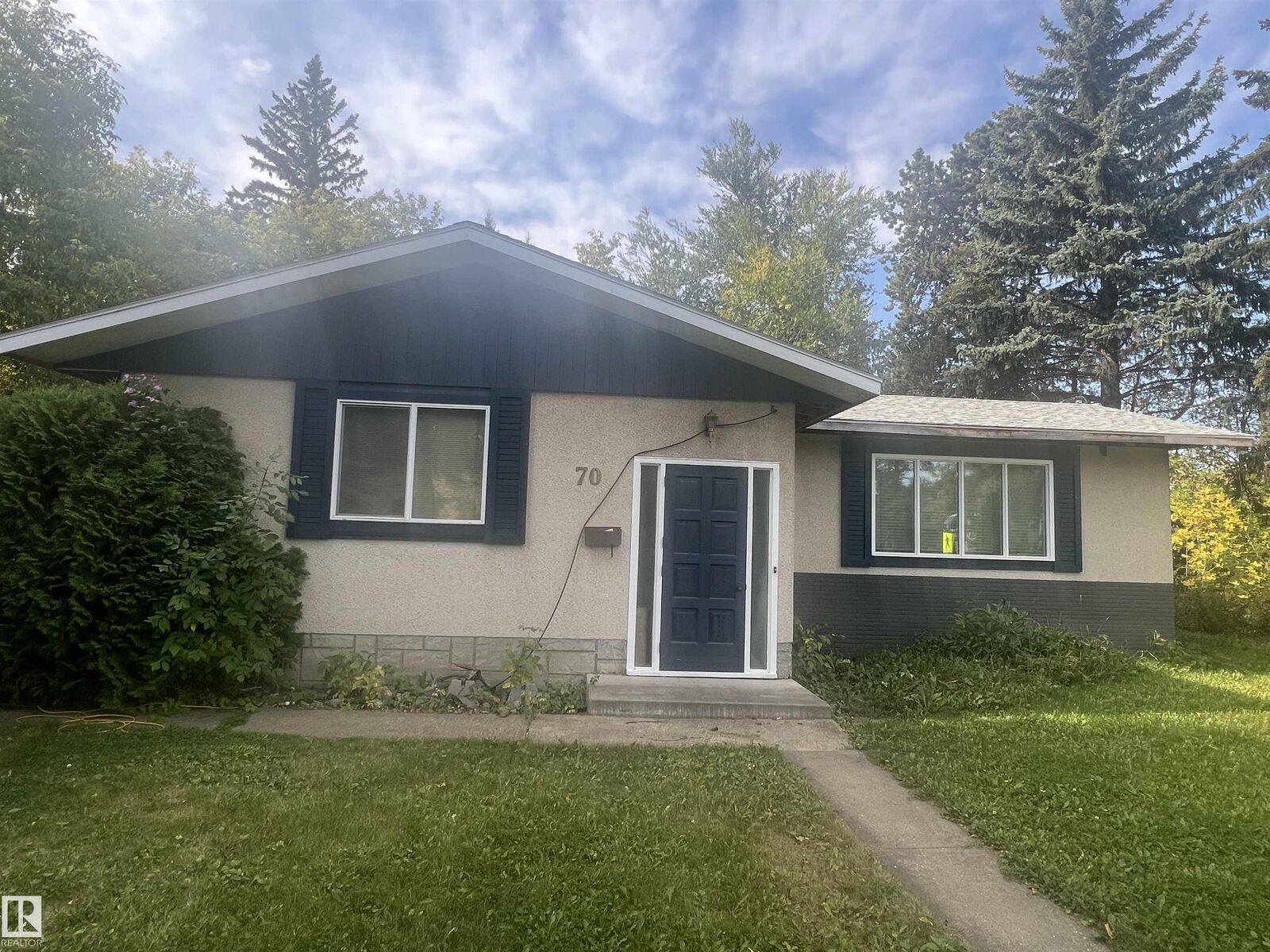 Property Photo:  70 Sunset Boulevard  AB T8N 0N9 