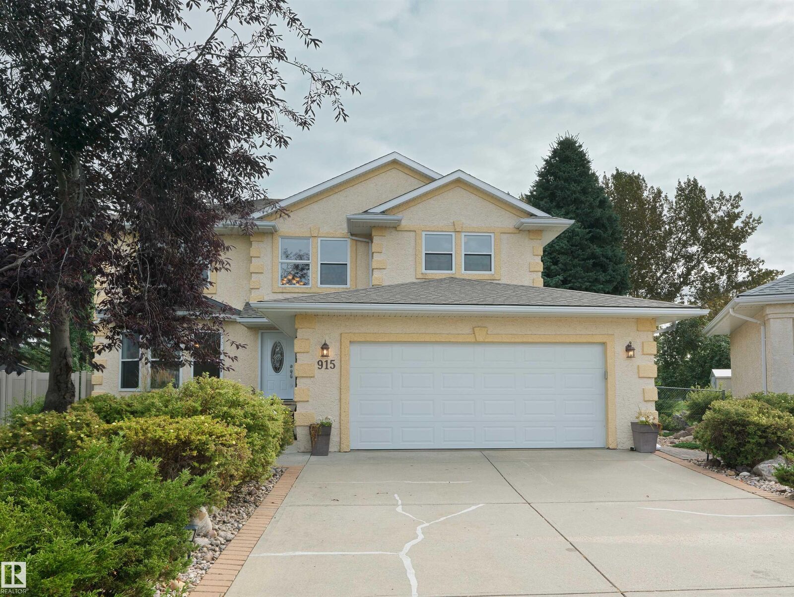 Property Photo:  915 Picard Drive NW  AB T5T 6H2 