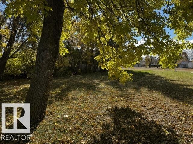 Property Photo:  4711 51 Avenue  AB T9A 0T6 