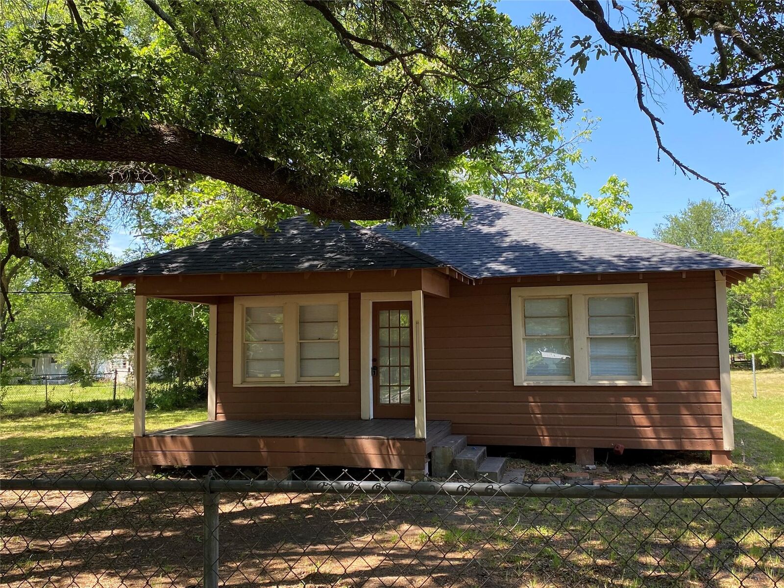 Property Photo:  104 5th Street  TX 75862 