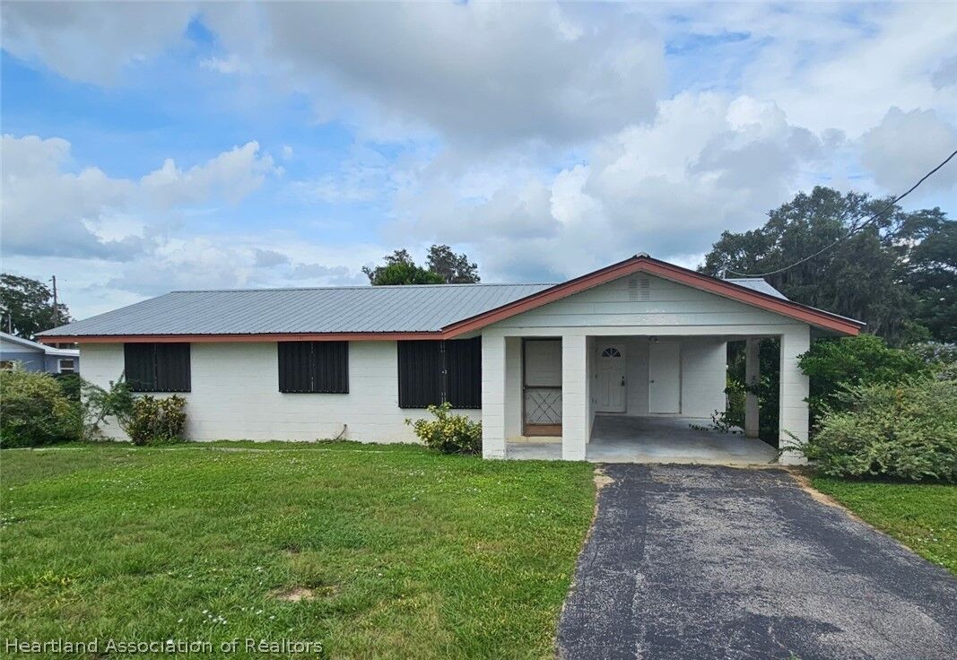 Property Photo:  305 Walnut Street E  FL 33825 