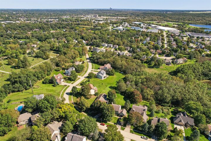Property Photo:  2800 Scenic Place  IA 50265 