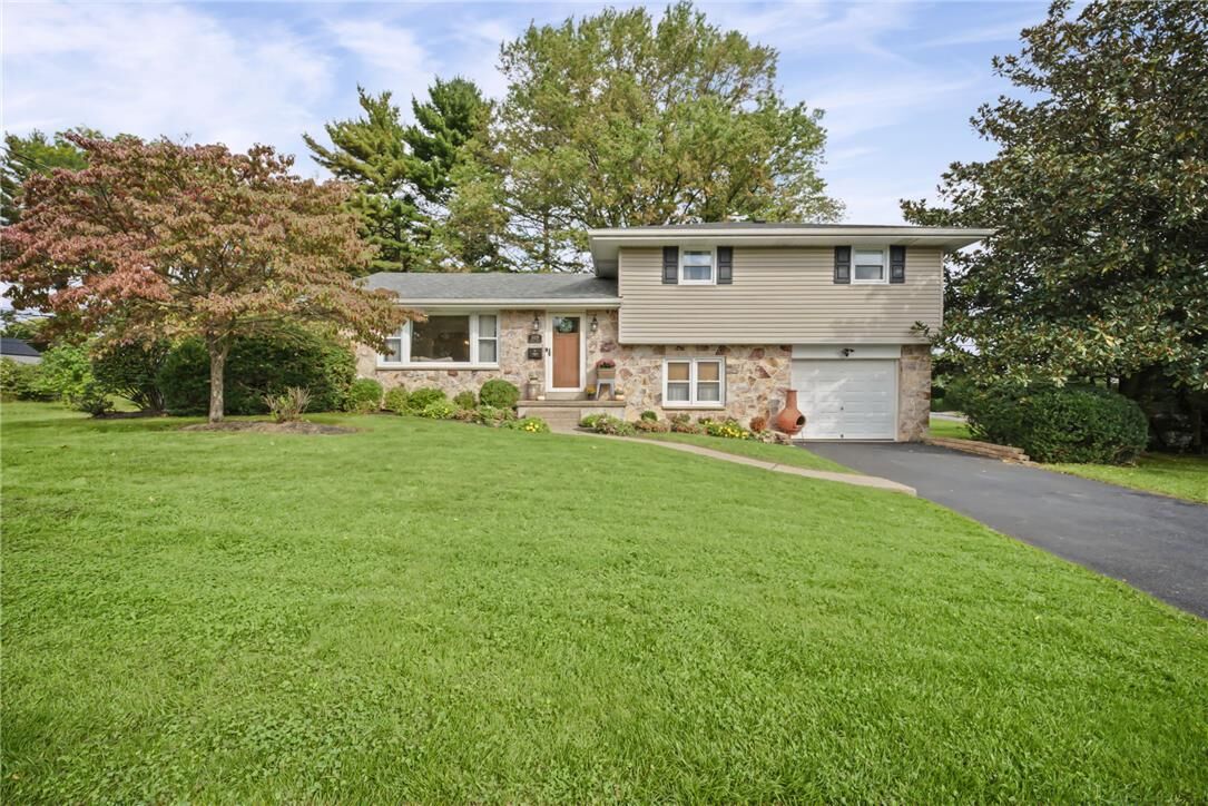 Property Photo:  919 Poplar Street  PA 18036 