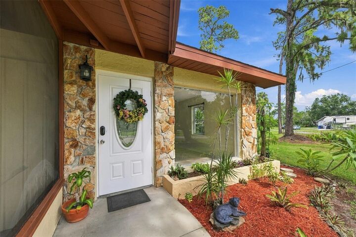 Property Photo: 407 7th Street SW FL 33570
