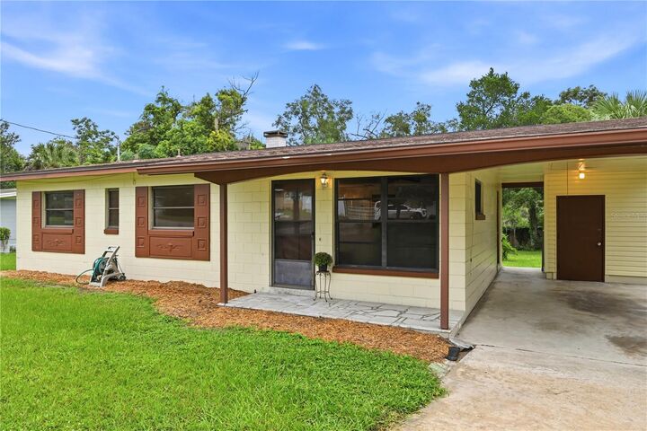 Property Photo: 107 Oak Street FL 32714