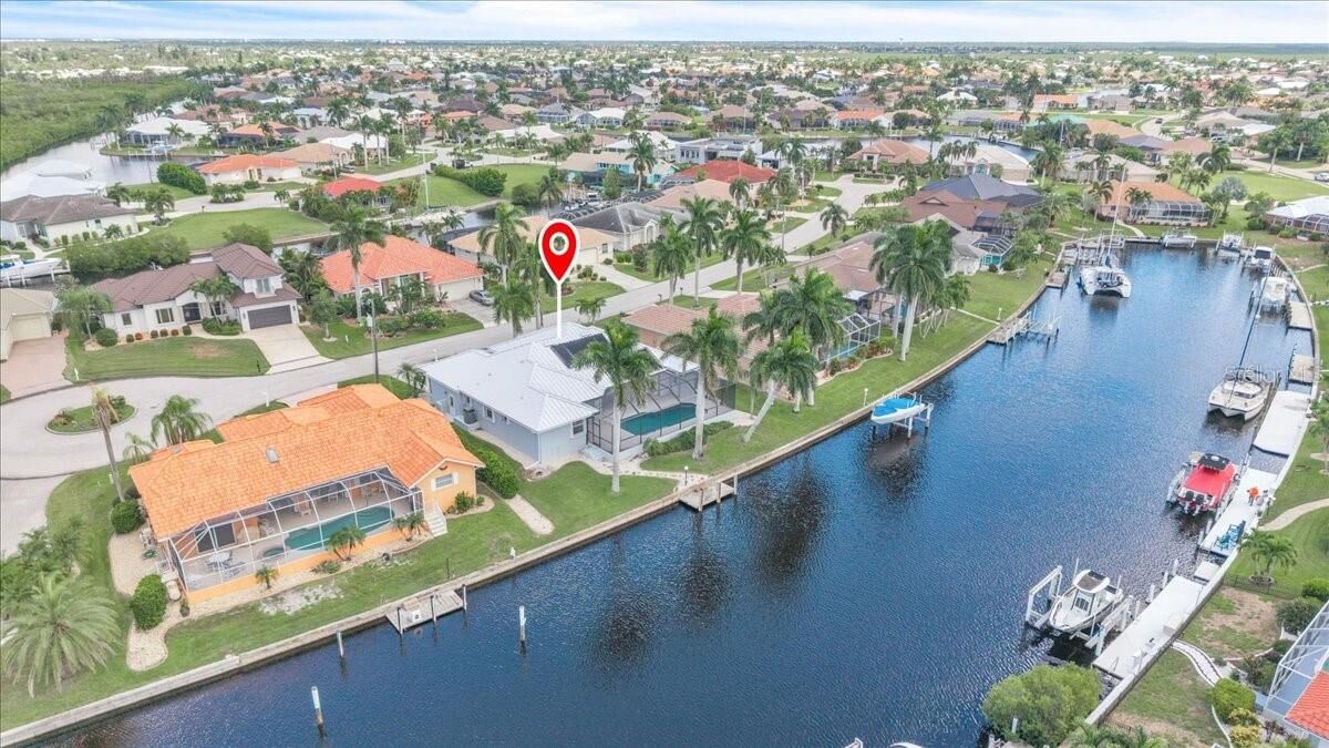 Property Photo:  3517 Dipper Court  FL 33950 