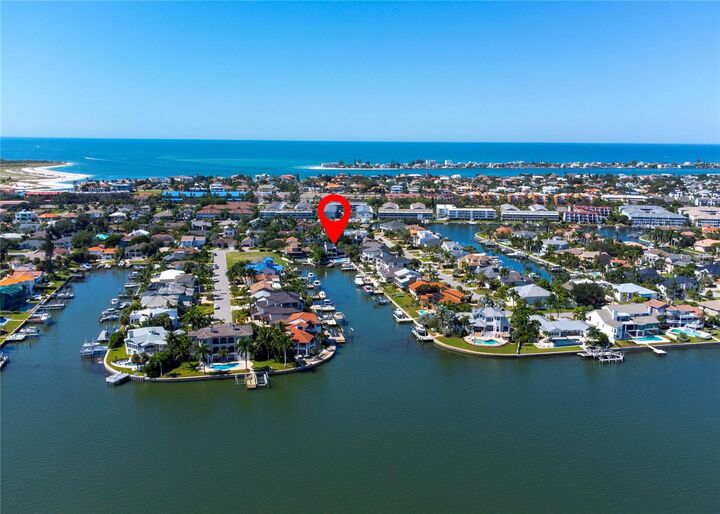 Property Photo:  807 2nd Avenue S  FL 33715 
