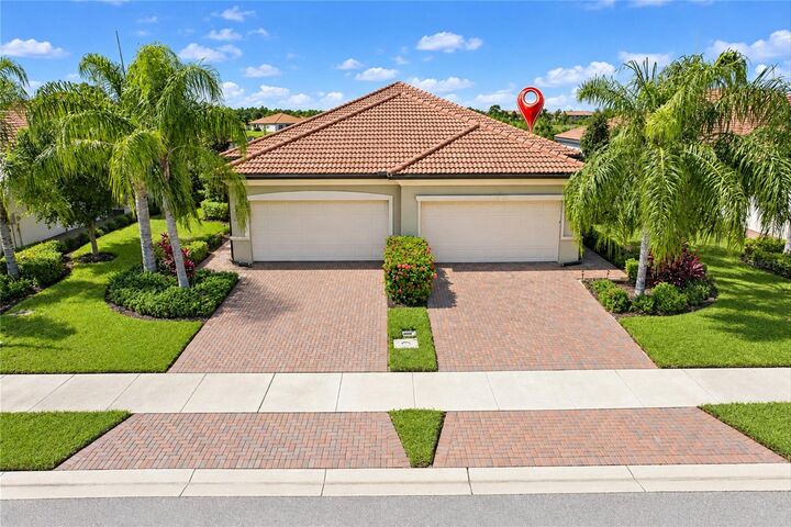 Property Photo: 24033 Canterwood Way FL 34293