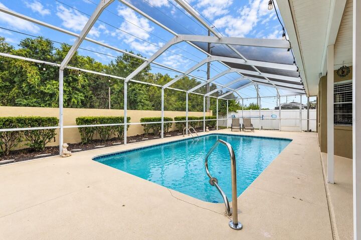 Property Photo:  9713 Lomalinda Court  FL 34655 