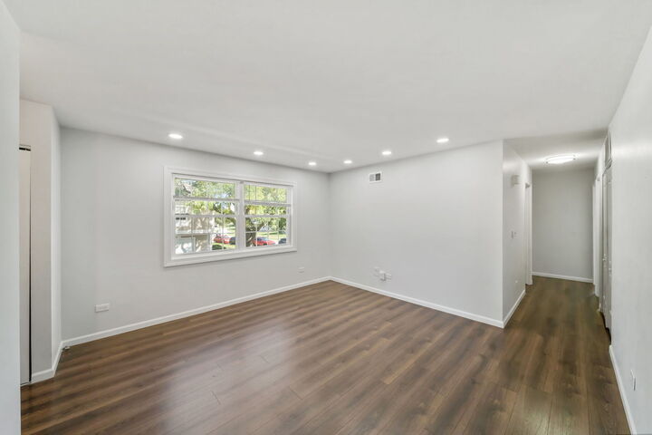 Property Photo: 1323 Braver Court 1323 IL 60090