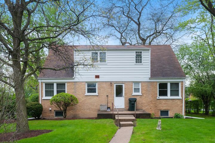 Property Photo: 1450 Sanders Road IL 60062