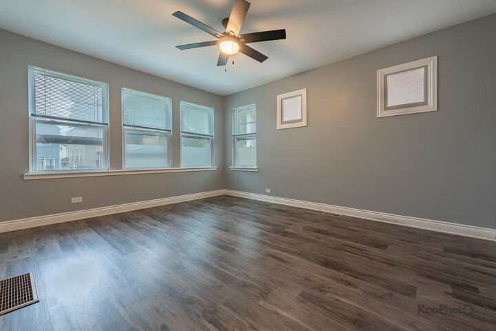 Property Photo: 5012 S Washtenaw Avenue IL 60632