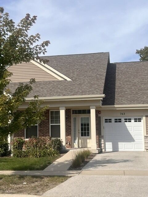 Property Photo: 763 Verandah Drive 763 IL 60133