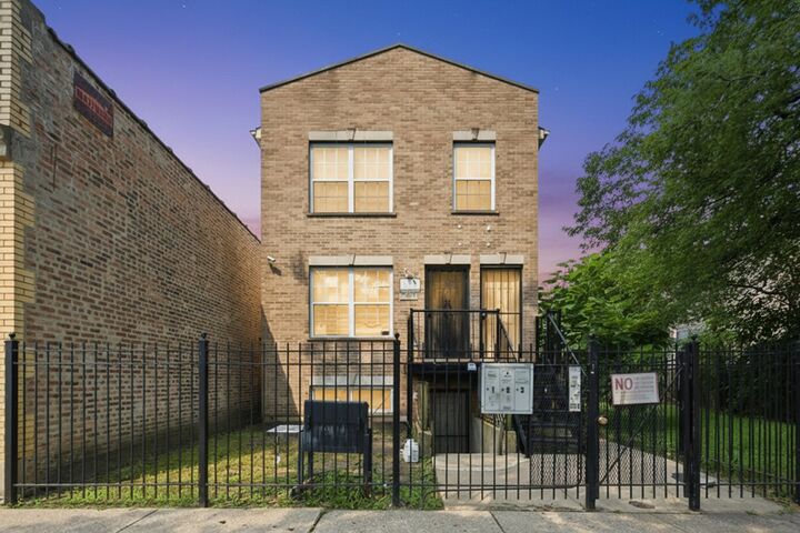 Property Photo:  7918 S Greenwood Avenue  IL 60619 