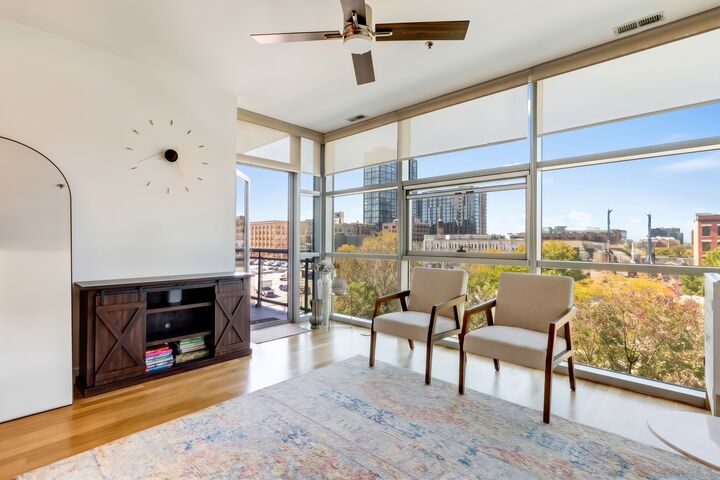 Property Photo:  225 S Sangamon Street 410  IL 60607 
