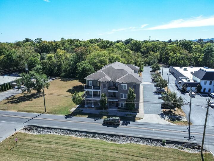 Property Photo: 1319 W Main St 207 TN 37064