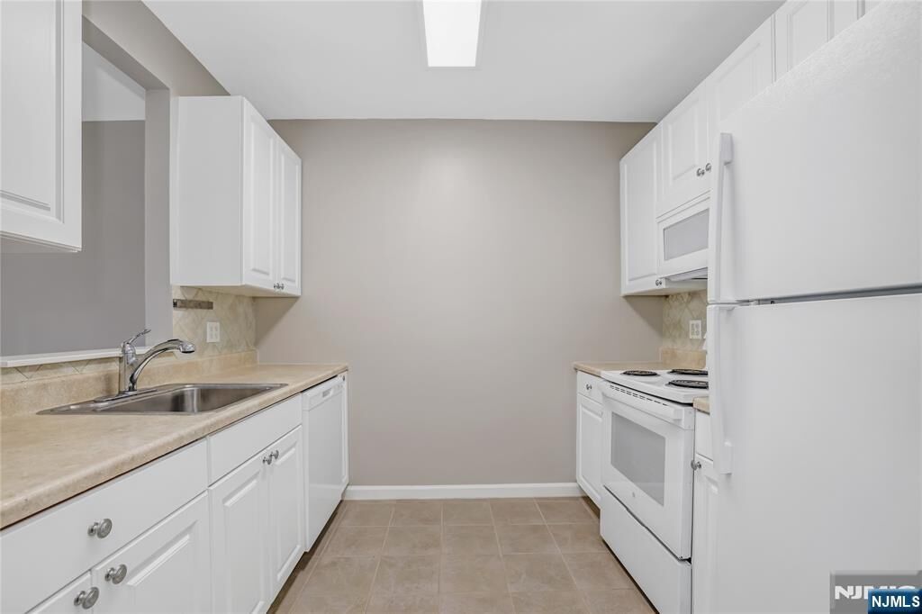Property Photo:  905 River Road 218  NJ 07020 