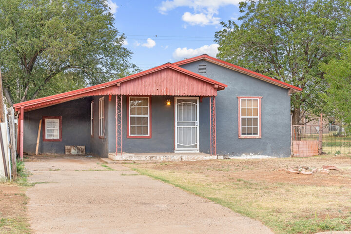 Property Photo:  1008 Maple St  NM 88101 
