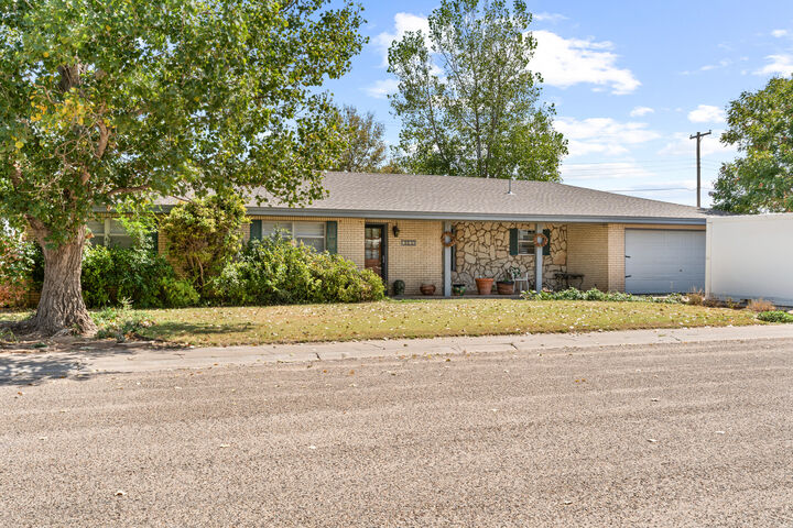 Property Photo:  1813 S Ave A  NM 88130 