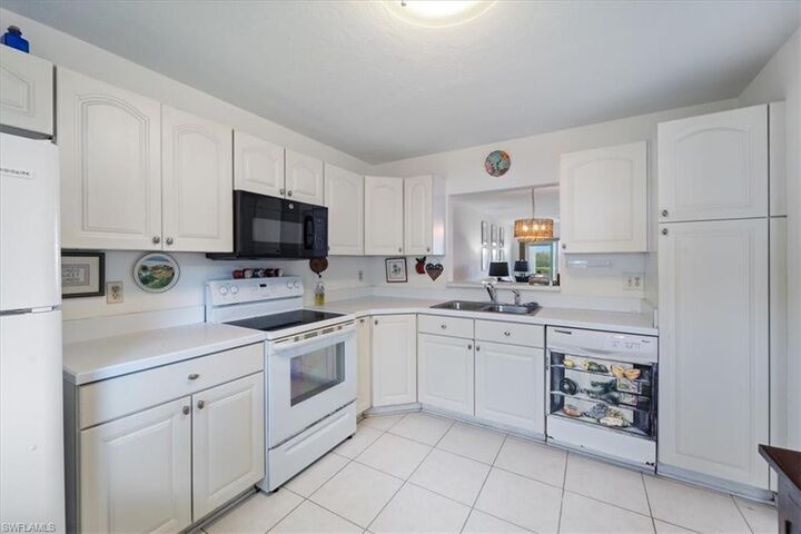 Property Photo:  307 Goodlette-Frank Rd S B202  FL 34102 