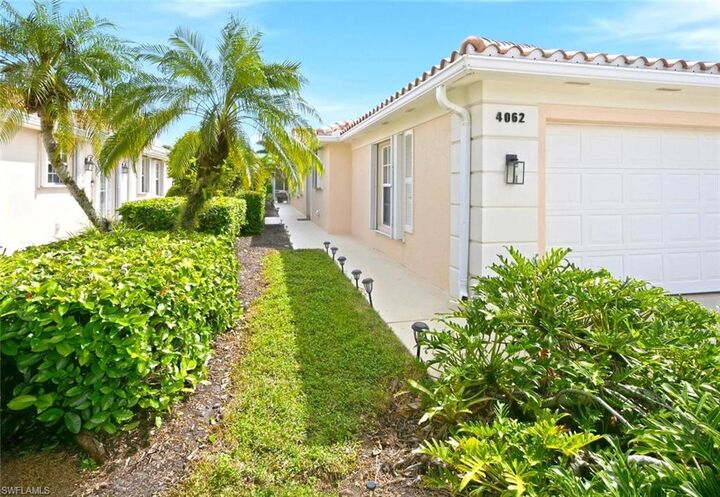 Property Photo: 4062 Los Altos Ct FL 34109