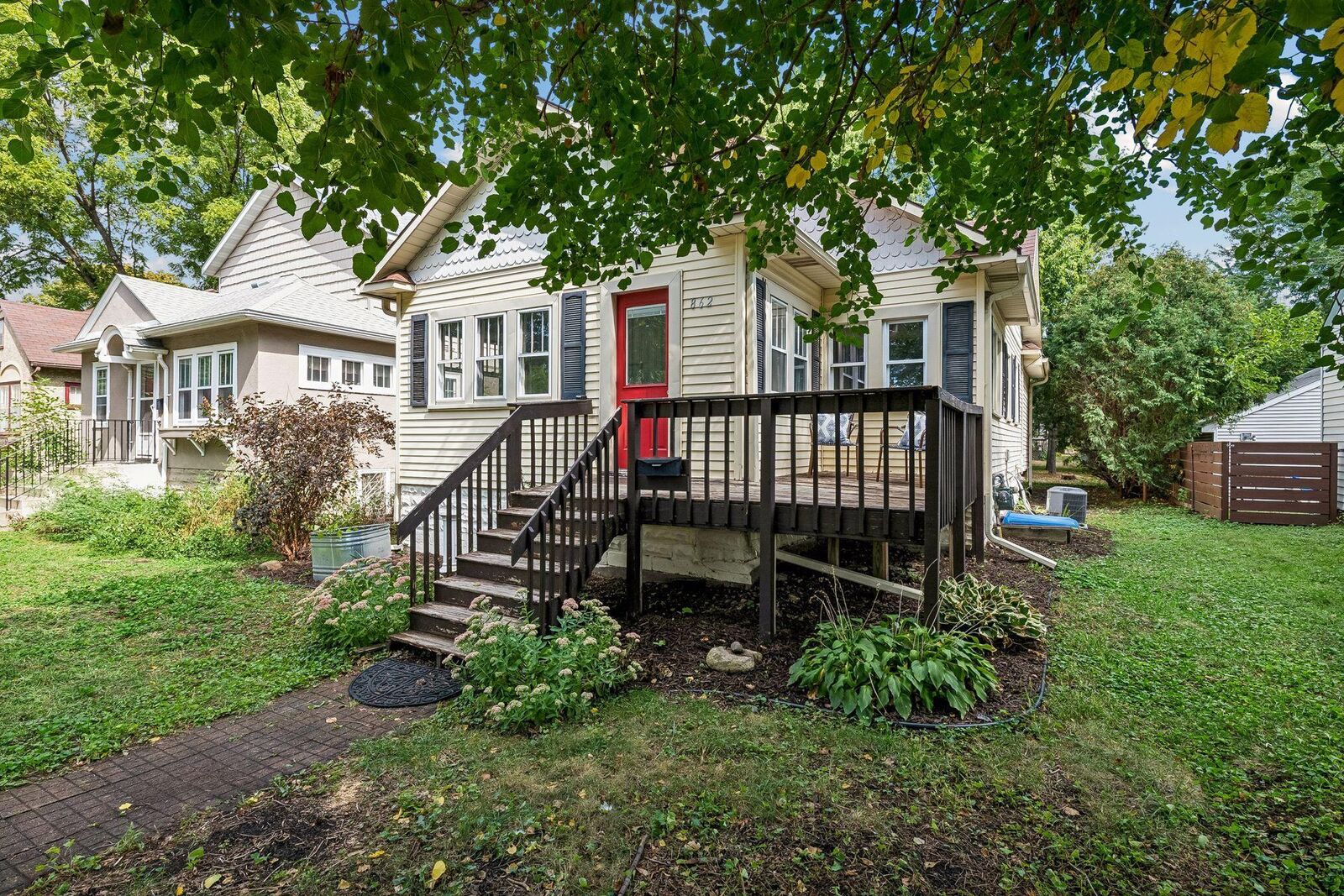Property Photo:  862 21st Avenue SE  MN 55414 