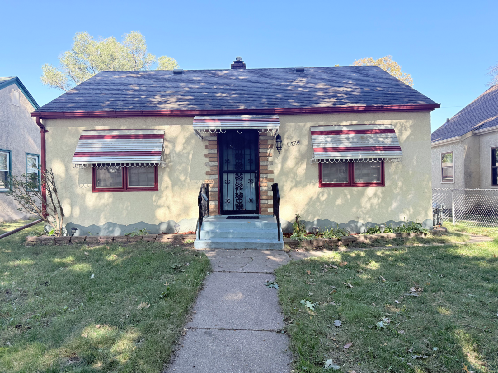 Property Photo: 1679 Nevada Avenue E MN 55106